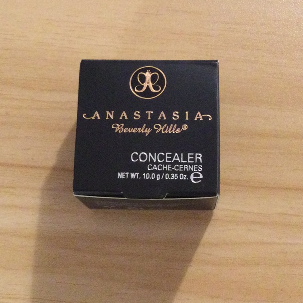 Anastasia Beverly Hills Concealer - Black & Gold Box